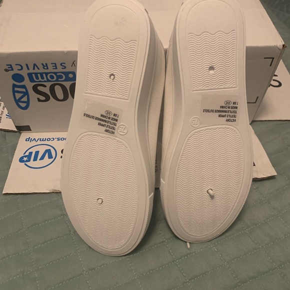 Victory Sneakers 7.5 - Picture 4 of 4